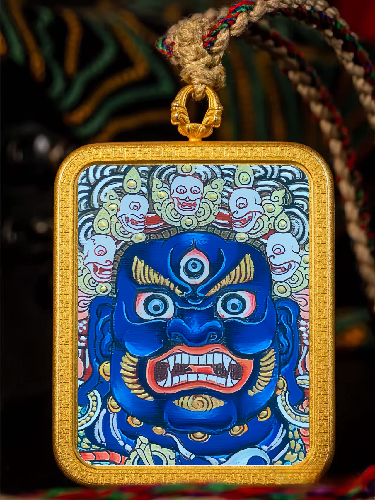 Golden Vajra Mirror Big Black Day Tangka symbolizes material wealth, blessing wealth, intellectual wealth, the power to protect wealth