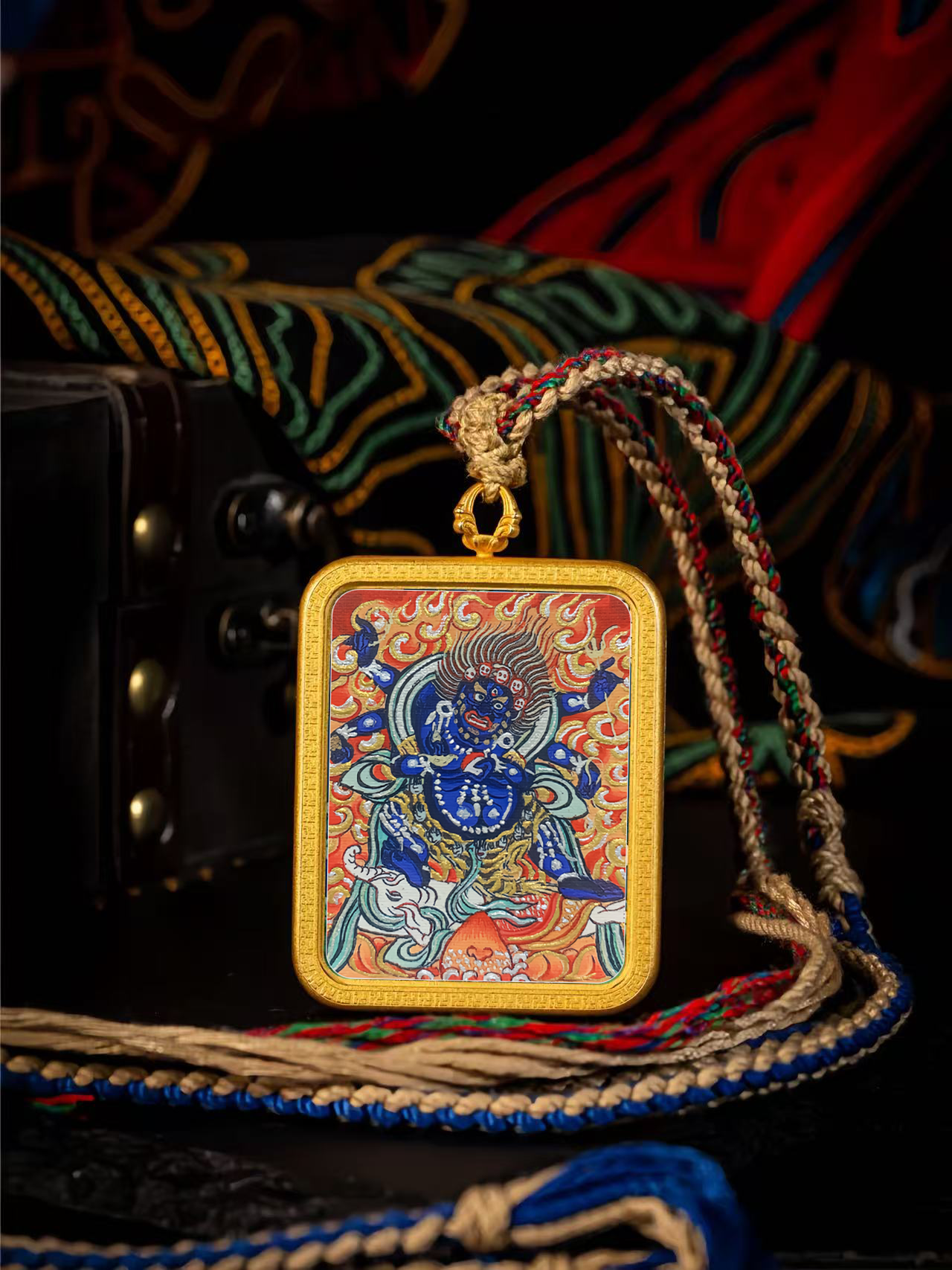 Golden Vajra Mirror Six-armed big black sky Tangka symbolizes material wealth, blessing wealth, intellectual wealth, the ability to protect wealth