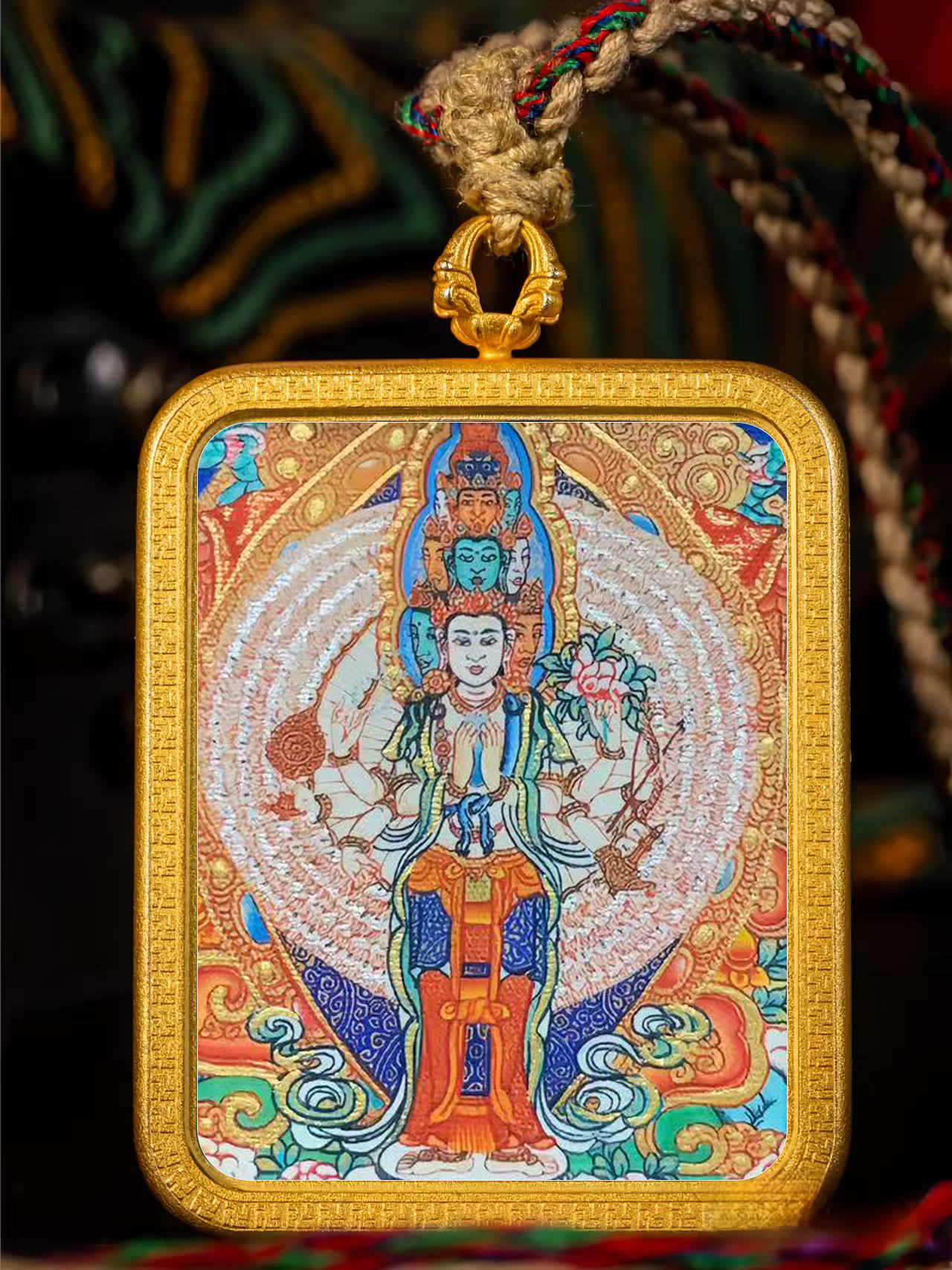 Golden Vajra Mirror Thousand-handed Guanyin Thangka symbolizes blessing, gain, disaster relief, compassion, wisdom, consummation, power, boundless protection of sentient beings